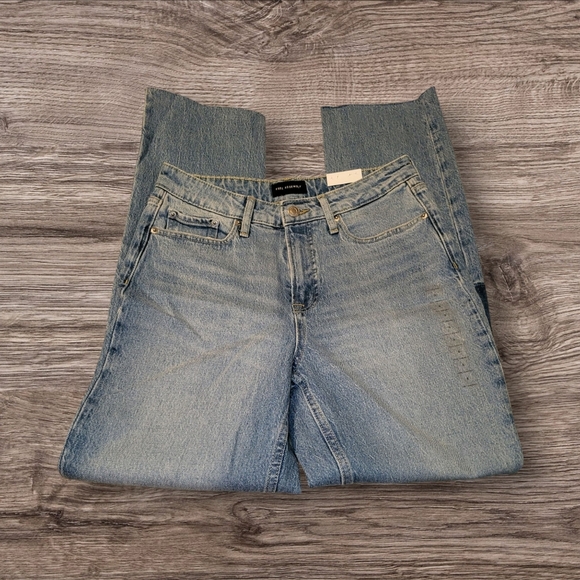 Free Assembly Classic Denim Blue Jeans with Raw Hem, Size 6, NWT - Picture 2 of 7